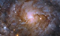 Kính viễn vọng Hubble phát hiện Thiên hà tuyệt đẹp ẩn sau Dải Ngân hà của chúng ta