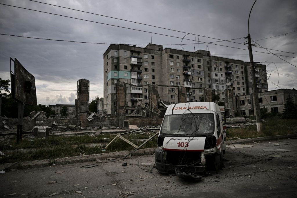 Ukraine kêu gọi viện trợ hệ thống phòng không trong khi Nga chuyển hướng sang Lysychansk
