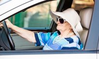 Cụ bà trăm tuổi gia hạn thành công giấy phép lái xe với sức khỏe và thị lực tốt