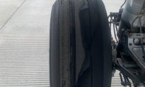 Máy bay bong lốp khi cất cánh từ sân bay Liên Khương