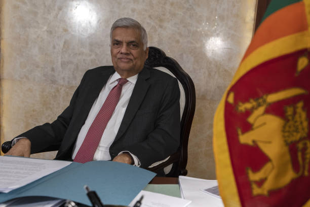 Thủ tướng Sri Lanka tuyên thệ nhậm chức Tổng thống lâm thời