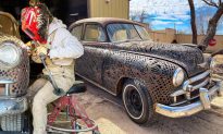 Nữ thợ hàn Texas tạo ra tác phẩm nghệ thuật bằng kim loại độc đáo cho các ô tô phế thải