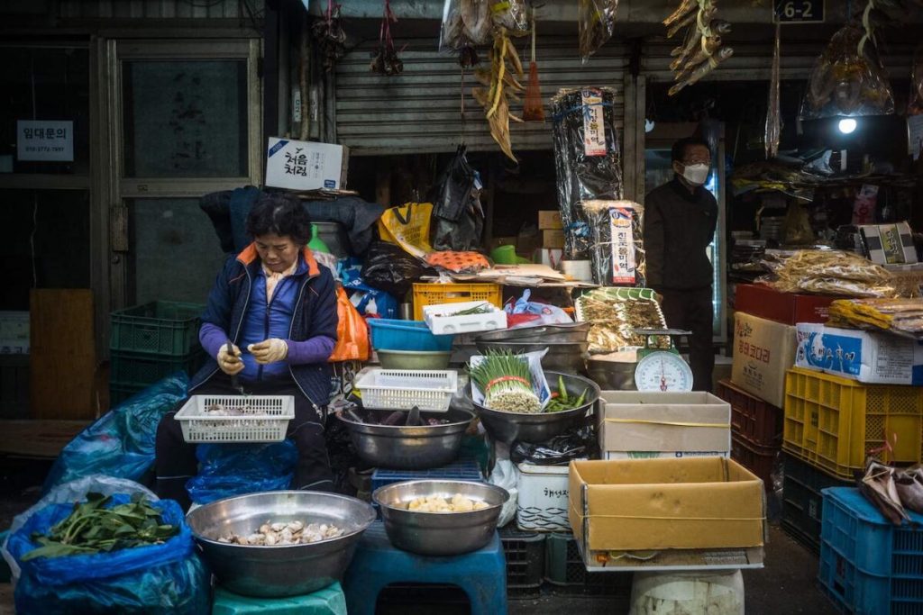 Sinh kế người dân gặp khó, Hàn Quốc dỡ bỏ thêm thuế quan thực phẩm