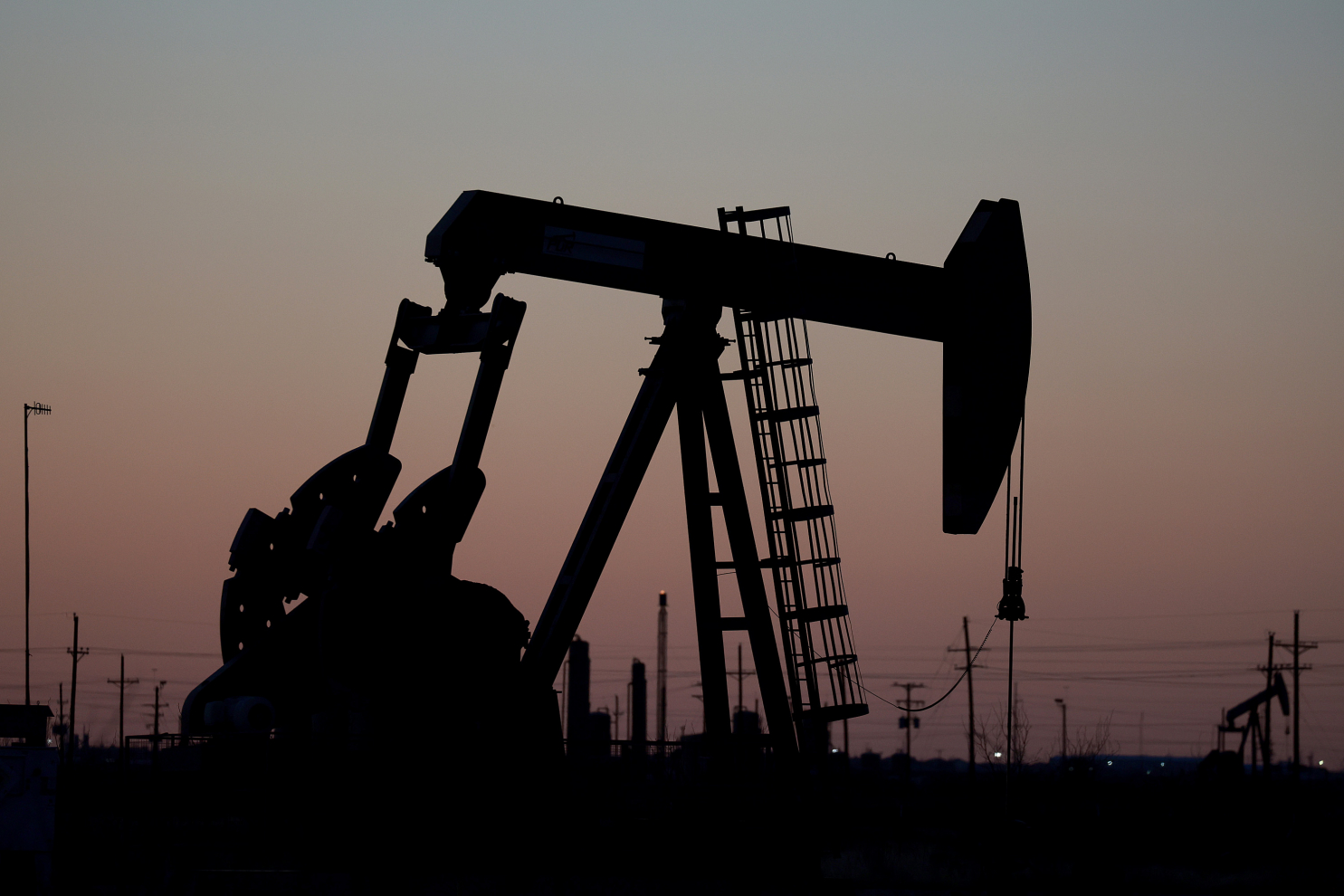 Các nhà sản xuất dầu Mỹ tuyệt vọng kêu gọi chính phủ ủng hộ dầu nội