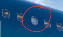Cài điện thoại ở cửa sổ máy bay để quay clip nguy hiểm như thế nào?