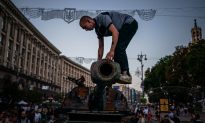 Sáu tháng chiến tranh trùng với Ngày Độc lập, Tổng thống Ukraine kêu gọi 'cảnh giác cao độ'