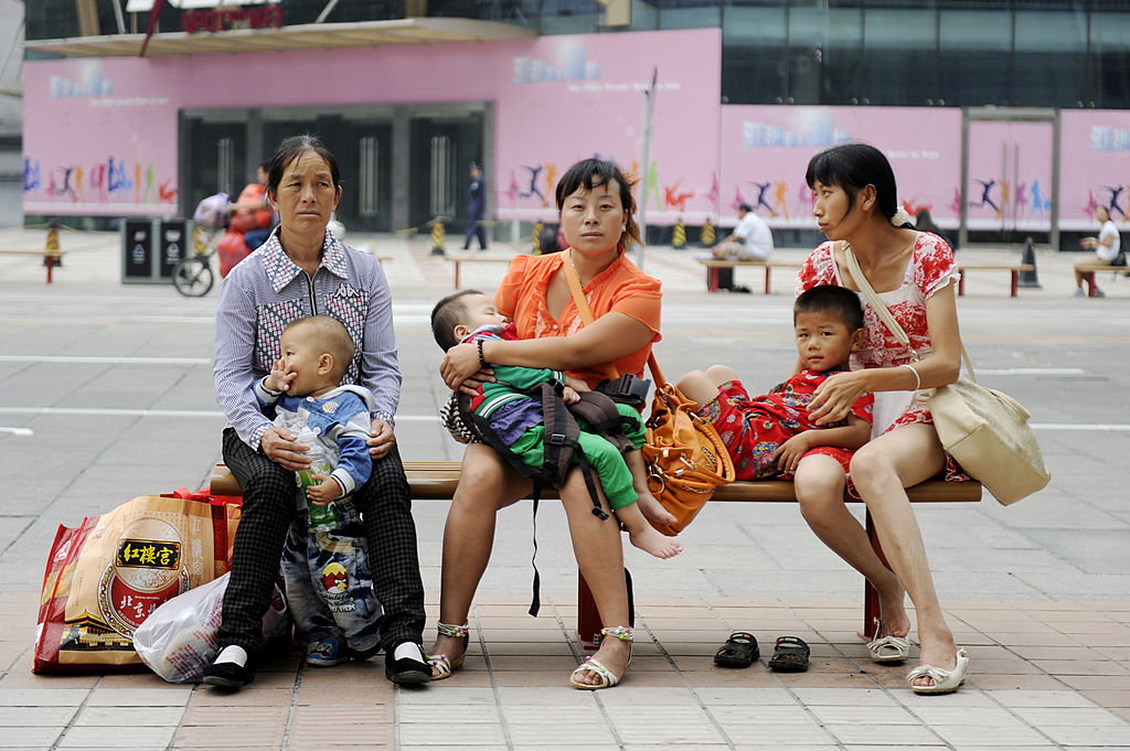 Phụ nữ Trung Quốc nói về thống khổ do chính sách một con gây ra dù chính sách này đã không còn