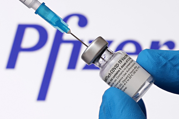 CDC Hoa Kỳ xem xét nguy cơ đột quỵ tiềm ẩn sau tiêm vaccine COVID của Pfizer