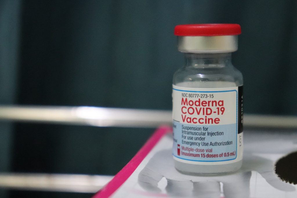 Chuyên gia kỳ cựu ngành dược: Các thử nghiệm vaccine COVID của Moderna 'hầu hết' là 'các nghiên cứu không liên quan' và 'thủ đoạn gian dối'