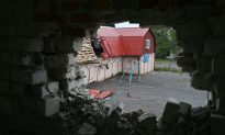 Ukraine phát hiện ngôi mộ tập thể của hơn 440 thi thể ở Kharkiv