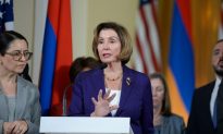 Bà Pelosi đến thăm Armenia, lên án 'các cuộc tấn công bất hợp pháp và chết người'