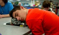 Hai nguyên nhân làm trầm trọng thêm tình trạng thiếu ngủ ở thanh thiếu niên