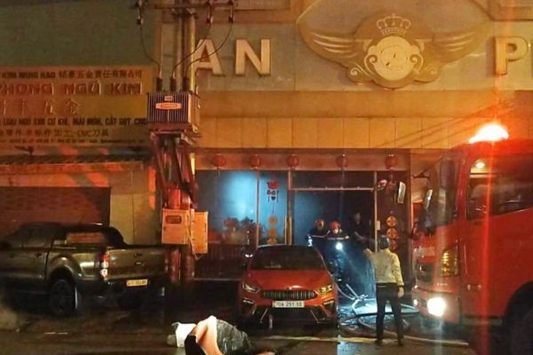 Cháy quán karaoke ở Bình Dương: Ít nhất 12 người chết