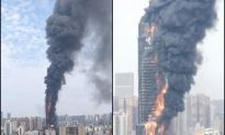 Cháy tòa nhà 200 mét ở Trung Quốc, khói đen bốc lên dày đặc (Video)