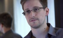 Cựu nhân viên tình báo Mỹ Edward Snowden được cấp hộ chiếu Nga