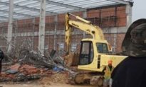 Bình Định: Sập tường nhà xưởng đang xây dựng, 11 người bị vùi lấp