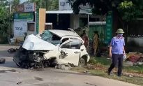 Ô tô tông xe máy ở Nghệ An khiến hai vợ chồng tử vong