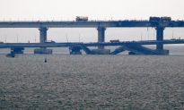 Nga, Belarus cáo buộc Ukraine làm nổ cây cầu Crimea