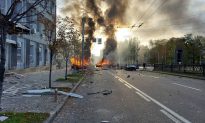 Nổ lớn rung chuyển Kyiv sau khi Nga cáo buộc Ukraine tấn công cây cầu Crimea