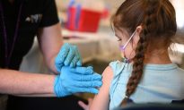 Mỹ: Ban cố vấn CDC khuyến nghị đưa vaccine COVID-19 vào lịch tiêm chủng cho trẻ nhỏ