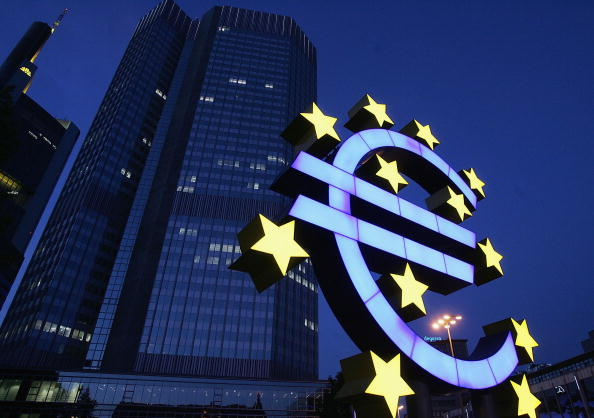 Nền kinh tế khu vực đồng euro gia tăng thu hẹp trong tháng 10