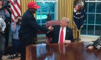 Rapper nổi tiếng Kanye West: Tôi bị 'xử lý' vì mối liên hệ với ông Trump