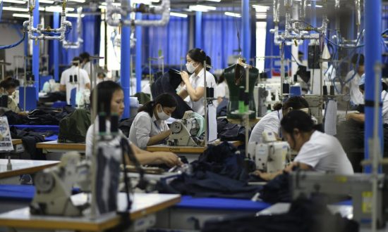 Kinh tế Việt Nam suy yếu nhất trong 10 năm qua: Doanh nghiệp có nên hy vọng lãi suất giảm?