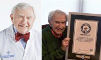 “Tôi thực sự yêu thích những gì tôi làm”: Bác sĩ già nhất thế giới sinh nhật lần thứ 100 vẫn chưa chịu về hưu