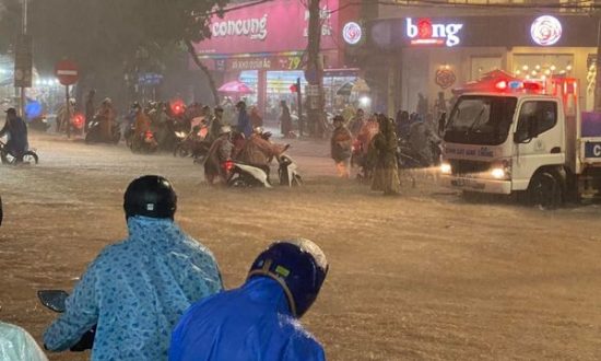 Đà Nẵng hoá 'biển nước' trong trận mưa lớn kỷ lục 'chưa từng thấy'