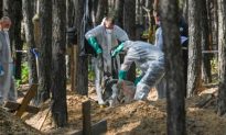 Ukraine phát hiện thêm khu mộ tập thể chôn 200 người tại Lyman