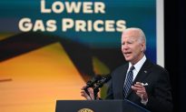 Ông Biden lại kêu gọi giảm giá xăng trong khi vẫn đàn áp ngành dầu khí của Mỹ