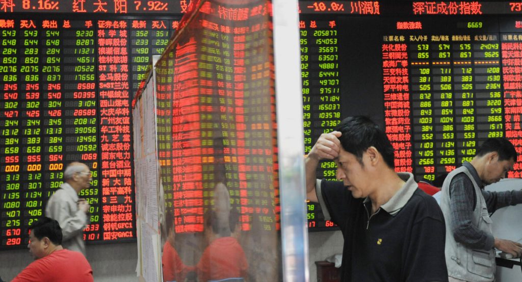 Các khoản cho vay mới của Trung Quốc giảm mạnh: Ngân hàng khốn đốn, rủi ro tài chính tăng cao