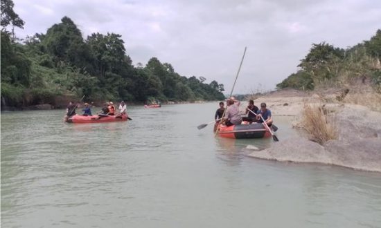 Đắk Lắk: Xe ô tô chở khách du lịch lao xuống sông, tài xế mất tích