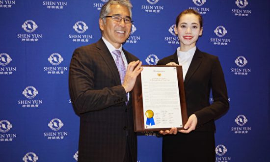 Buổi diễn khởi đầu mùa diễn 2023 của Shen Yun cháy vé, Nghị viên Atlanta trao giấy khen thưởng