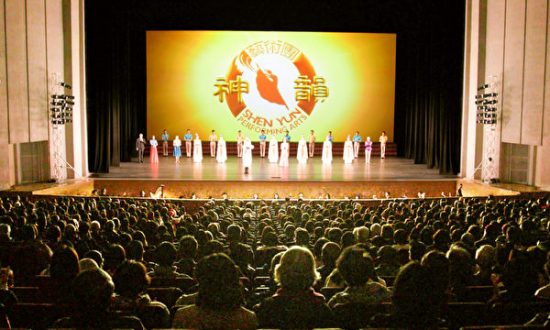Shen Yun diễn buổi đầu tiên tại Fukuoka - Nhật, giới tinh anh ca ngợi tính nghệ thuật cao và thật cảm động