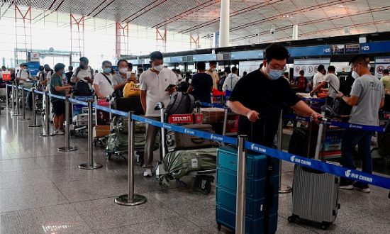Trung Quốc đe dọa đáp trả các quốc gia áp đặt hạn chế lên hành khách từ Trung Quốc