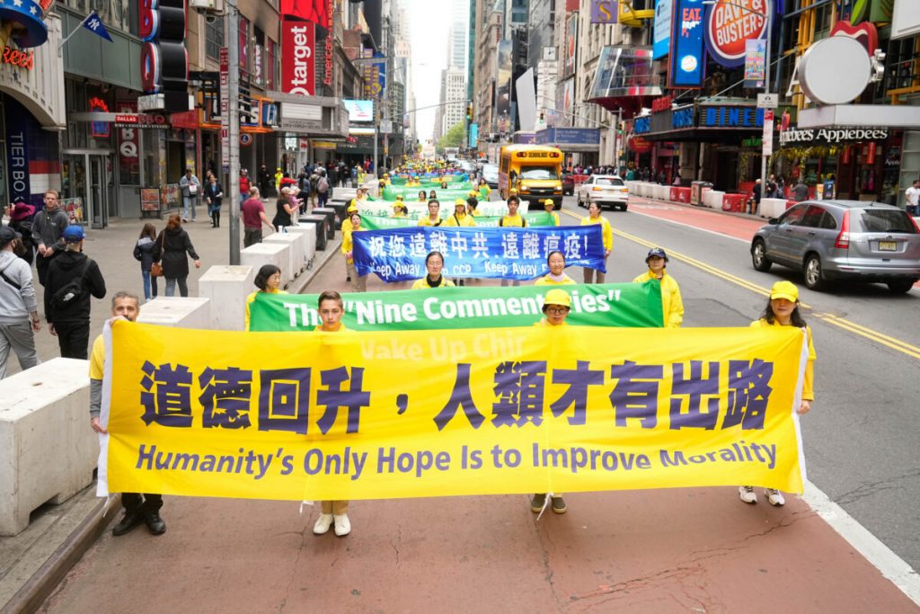 'Thông điệp quan trọng cho toàn nhân loại': Người Trung Quốc thức tỉnh trước bài viết của Nhà sáng lập Pháp Luân Công