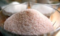 Nghiên cứu: Ăn quá ít muối cũng có hại không kém so với ăn quá nhiều