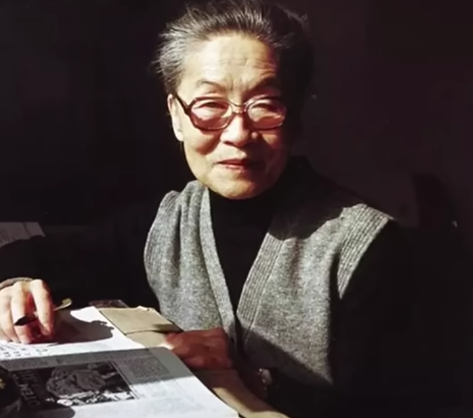 Nhà văn Dương Giáng, tác giả cuốn sách “Đi tới giới hạn nhân sinh” (Ảnh chụp màn hình)