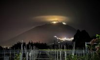 Núi Bà Đen: Bất ngờ xuất hiện quầng ‘mây dạ quang’
