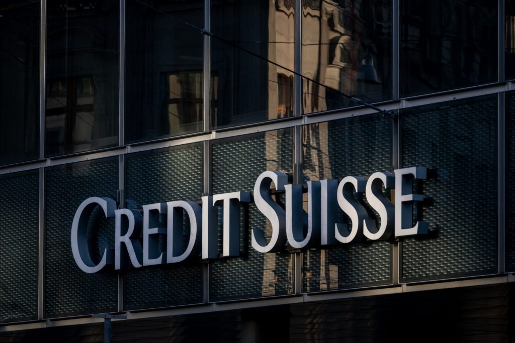 Khách hàng ồ ạt rút tiền, Credit Suisse có năm lỗ nặng nề nhất kể từ khủng hoảng tài chính 2008