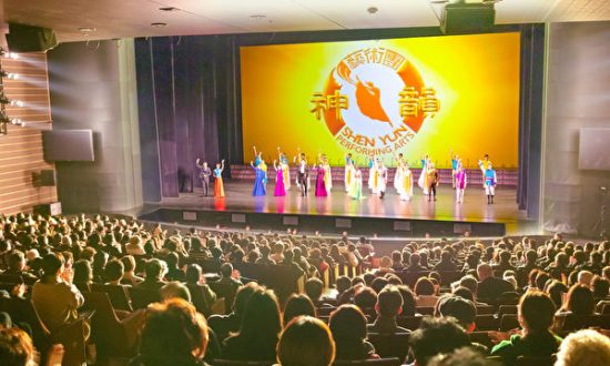 Shen Yun tại Busan, được giới tinh hoa đánh giá cao, biểu diễn đẳng cấp thế giới