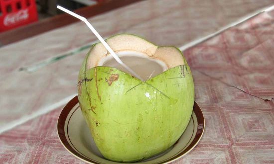 Nước dừa: Thức uống tự nhiên có tác dụng thần kỳ, giúp bảo vệ tim mạch, gan và thận