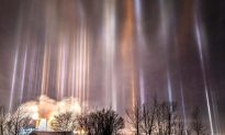 Bất ngờ về ‘những cột sáng' huyền ảo trên bầu trời đêm ở Canada
