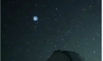 Vật thể bí ẩn hình xoắn ốc phát sáng trên bầu trời đêm Hawaii đã được giải mã