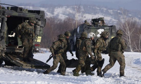 300.000 quân NATO chuẩn bị áp sát biên giới Nga?