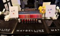 Hãng mỹ phẩm Maybelline bị tẩy chay vì hợp tác với người chuyển giới