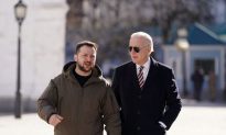 Tổng thống Biden giúp đỡ Ukraine vì để chiều lòng người bạn triệu phú?
