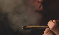 Cảnh báo: Ma túy được tẩm vào sợi thảo mộc khô và tinh dầu thuốc lá điện tử