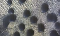 Tàu NASA chụp hình ảnh những đụn cát tròn ‘gần như hoàn hảo' trên sao Hỏa, giới khoa học chưa thể lý giải